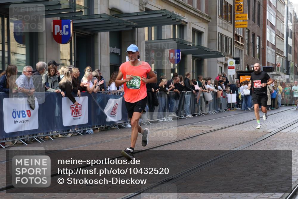 13.09.2026 - 21. swb-Marathon Bremen Strokosch-Dieckow http://msf.ph/oto/10432520 13.09.2026 13:12:05 Ziel 899, 1517, 2480, 3054, 3362, 3830, 4560, 5416, 5940, 6107, 6796, 7328, 7521, 8981, 9803, 13013, 493, 826, 863, 2444, 2447, 2820, 3336, 3703, 4283, 4368, 4651, 4698, 5521, 5893, 5940, 6668, 6739, 7621, 8996, 9398, 13055 meine-sportfotos.de