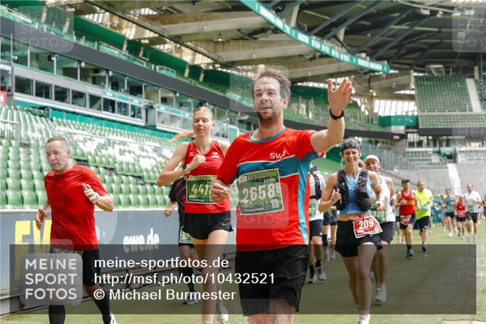 13.09.2026 - 21. swb-Marathon Bremen Michael Burmester http://msf.ph/oto/10432521 13.09.2026 13:04:42 Laufen im Stadion 178, 209, 210, 244, 323, 488, 534, 536, 565, 596, 647, 725, 762, 881, 940, 1073, 1239, 1243, 1307, 1308, 1343, 1373, 1456, 1458, 1479, 1627, 1649, 1653, 1656, 1687, 1771, 1780, 1914, 1932, 1941, 2023, 2089, 2126, 2223, 2241, 2301, 2369, 2430, 2434, 2452, 2602, 2625, 2723, 2742, 2764, 2851, 2867, 2872, 2891, 2910, 2919, 2934, 2957, 2959, 2977, 2985, 3028, 3030, 3217, 3278, 3320, 3343, 3402, 3419, 3425, 3444, 3454, 3510, 3521, 3579, 3597, 3618, 3796, 3846, 3859, 3909, 242 meine-sportfotos.de