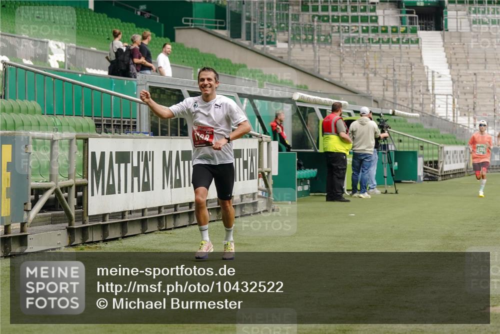 13.09.2026 - 21. swb-Marathon Bremen Michael Burmester http://msf.ph/oto/10432522 13.09.2026 12:30:06 Laufen im Stadion 314, 520, 547, 719, 858, 934, 959, 1168, 1214, 1453, 5212, 6485, 103, 206, 238, 322, 447, 841, 875, 968, 1187, 1840, 2032, 2044, 2143 meine-sportfotos.de