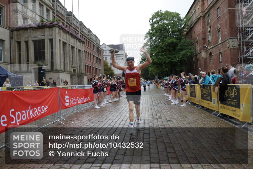 13.09.2026 - Kiel Lauf Yannick Fuchs http://msf.ph/oto/10432532 13.09.2026 11:22:47 Ziel 1305, 5917, 7737 meine-sportfotos.de