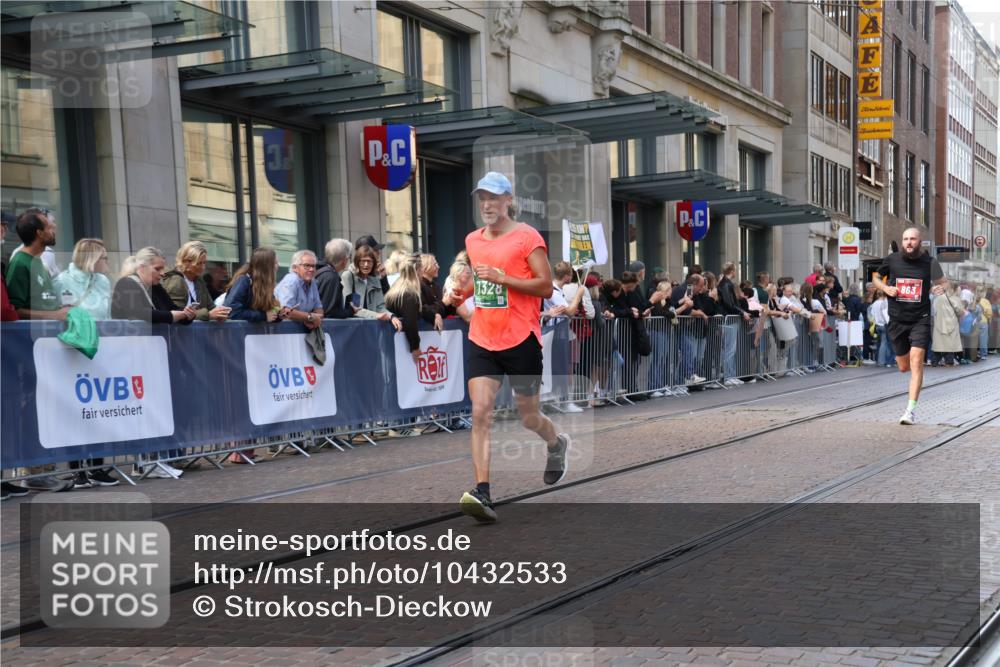 13.09.2026 - 21. swb-Marathon Bremen Strokosch-Dieckow http://msf.ph/oto/10432533 13.09.2026 13:12:05 Ziel 899, 1517, 2480, 3054, 3362, 3830, 4560, 5416, 5940, 6107, 6796, 7328, 7521, 8981, 9803, 13013, 493, 826, 863, 2444, 2447, 2820, 3336, 3703, 4283, 4368, 4651, 4698, 5521, 5893, 5940, 6668, 6739, 7621, 8996, 9398, 13055 meine-sportfotos.de