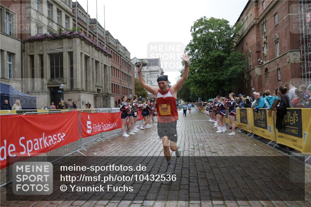 13.09.2026 - Kiel Lauf Yannick Fuchs http://msf.ph/oto/10432536 13.09.2026 11:22:47 Ziel 1305, 5917, 7737 meine-sportfotos.de