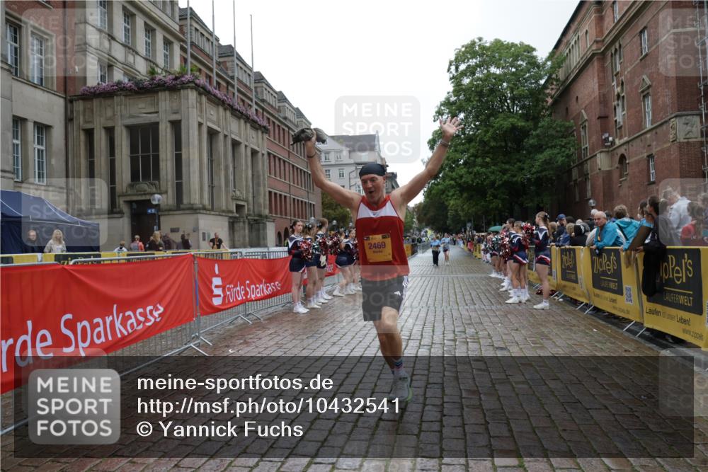 13.09.2026 - Kiel Lauf Yannick Fuchs http://msf.ph/oto/10432541 13.09.2026 11:22:48 Ziel 1305, 5917, 7737 meine-sportfotos.de