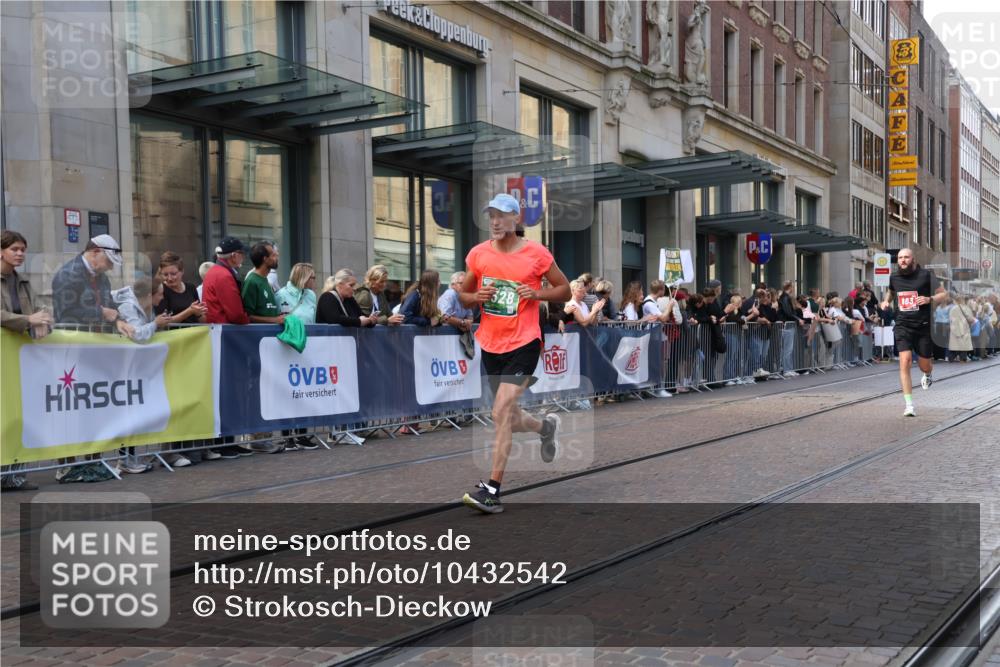 13.09.2026 - 21. swb-Marathon Bremen Strokosch-Dieckow http://msf.ph/oto/10432542 13.09.2026 13:12:06 Ziel 899, 1517, 2480, 3054, 3362, 3830, 4560, 5416, 6107, 6796, 7328, 7521, 8981, 9803, 13013, 493, 826, 863, 2444, 2447, 2820, 3336, 3703, 4283, 4368, 4651, 4698, 5521, 5893, 5940, 6668, 6739, 7621, 8996, 9398 meine-sportfotos.de