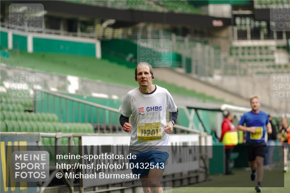 13.09.2026 - 21. swb-Marathon Bremen Michael Burmester http://msf.ph/oto/10432543 13.09.2026 10:23:51 Laufen im Stadion 10235, 10341, 10441, 10520, 10575, 10592, 10618, 10782, 10972, 11042, 11127, 11143, 11198, 11201, 11227, 11373, 11426, 11628, 11630, 11632, 11713, 11721, 11779, 11826, 11895, 11903, 12003, 12053, 12144, 12209, 12246, 12339, 12370, 12395, 12404, 12442, 12468, 12469, 12477, 12525, 13513, 13519, 13520, 13556, 13563, 13566, 13580, 13584, 13585, 13586, 13616, 13641, 13642, 10366, 10475, 13530, 13541 meine-sportfotos.de