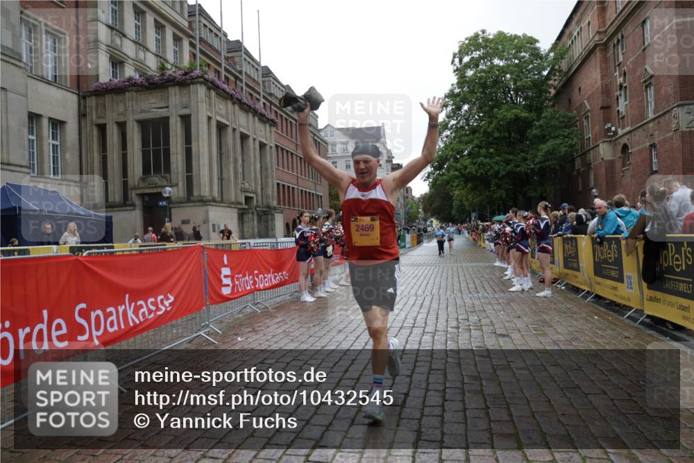 13.09.2026 - Kiel Lauf Yannick Fuchs http://msf.ph/oto/10432545 13.09.2026 11:22:48 Ziel 1305, 5917, 7737 meine-sportfotos.de
