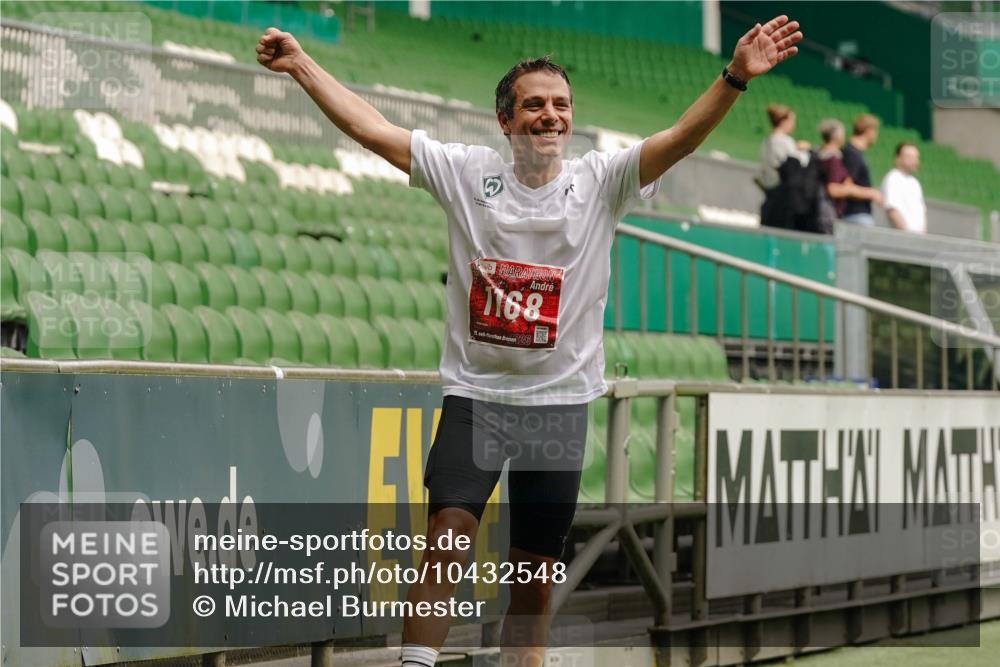 13.09.2026 - 21. swb-Marathon Bremen Michael Burmester http://msf.ph/oto/10432548 13.09.2026 12:30:08 Laufen im Stadion 314, 520, 547, 719, 858, 934, 959, 1168, 1214, 1453, 5212, 6485, 103, 206, 238, 322, 447, 841, 875, 968, 1187, 1840, 2032, 2044, 2143 meine-sportfotos.de