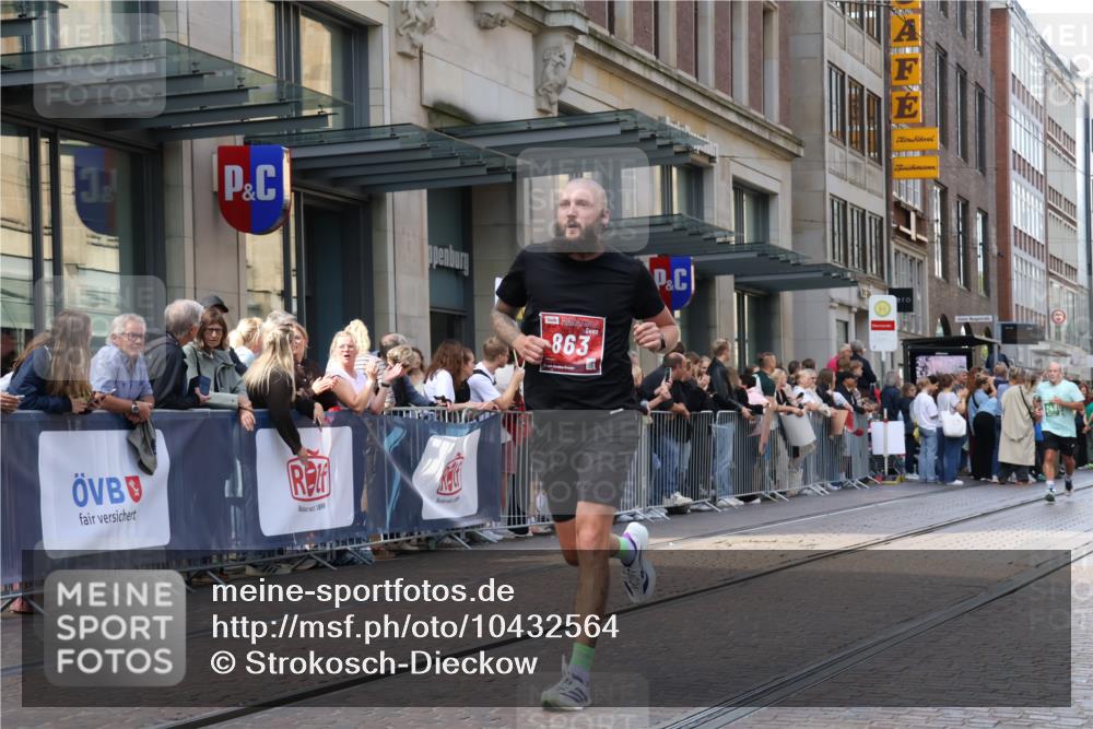 13.09.2026 - 21. swb-Marathon Bremen Strokosch-Dieckow http://msf.ph/oto/10432564 13.09.2026 13:12:07 Ziel 899, 1517, 2362, 2480, 3054, 3362, 3830, 4560, 4879, 5416, 6107, 6796, 7328, 7521, 8981, 9803, 13013, 493, 826, 863, 2444, 2447, 2820, 3336, 3703, 4283, 4368, 4698, 5521, 5893, 5940, 6668, 6739, 7621, 8996, 9398 meine-sportfotos.de