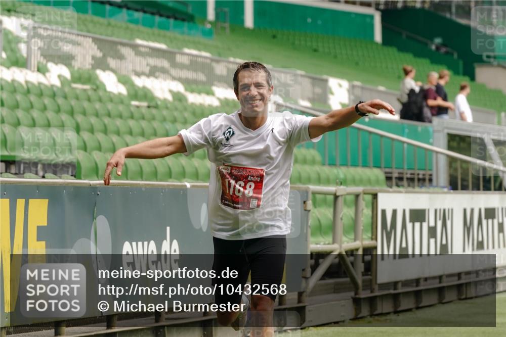 13.09.2026 - 21. swb-Marathon Bremen Michael Burmester http://msf.ph/oto/10432568 13.09.2026 12:30:09 Laufen im Stadion 314, 520, 547, 719, 858, 934, 959, 1168, 1214, 1357, 1453, 1639, 5212, 6485, 103, 206, 238, 322, 447, 841, 875, 968, 1187, 1352, 1840, 2032, 2044, 2143 meine-sportfotos.de