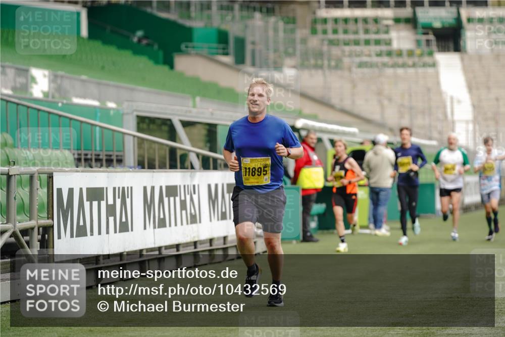 13.09.2026 - 21. swb-Marathon Bremen Michael Burmester http://msf.ph/oto/10432569 13.09.2026 10:23:54 Laufen im Stadion 10235, 10328, 10341, 10441, 10520, 10575, 10592, 10618, 10782, 10972, 11042, 11127, 11143, 11198, 11201, 11227, 11373, 11426, 11442, 11628, 11630, 11632, 11713, 11721, 11779, 11826, 11895, 11903, 12053, 12144, 12209, 12246, 12339, 12370, 12395, 12404, 12442, 12468, 12469, 12477, 12525, 13513, 13519, 13520, 13556, 13563, 13566, 13580, 13584, 13585, 13586, 13616, 13641, 13642, 10366, 13530, 13541 meine-sportfotos.de