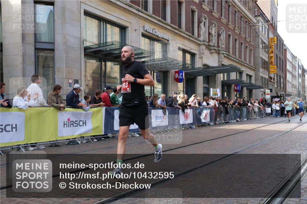 13.09.2026 - 21. swb-Marathon Bremen Strokosch-Dieckow http://msf.ph/oto/10432595 13.09.2026 13:12:08 Ziel 899, 1517, 2362, 2480, 3054, 3362, 3830, 4560, 4879, 5416, 6107, 6796, 7328, 7521, 8981, 9803, 13013, 493, 826, 863, 2444, 2447, 2820, 3336, 3703, 4283, 4368, 4698, 5521, 5893, 5940, 6668, 6739, 7621, 9398, 13013 meine-sportfotos.de