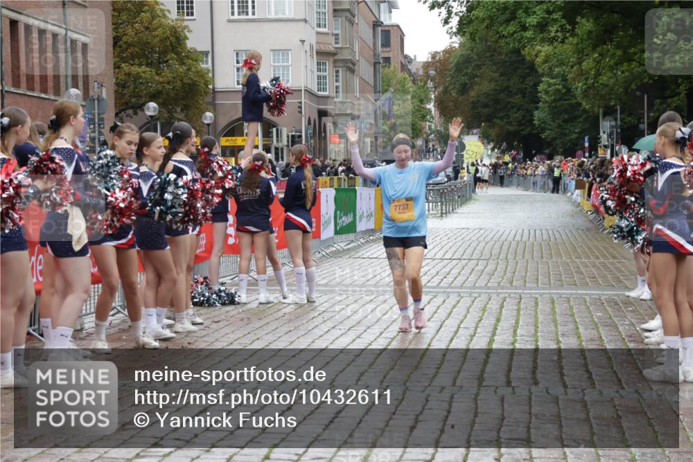 13.09.2026 - Kiel Lauf Yannick Fuchs http://msf.ph/oto/10432611 13.09.2026 11:23:02 Ziel 1305, 7737, 1305, 5917 meine-sportfotos.de