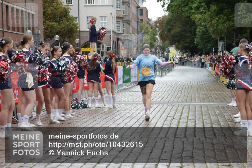13.09.2026 - Kiel Lauf Yannick Fuchs http://msf.ph/oto/10432615 13.09.2026 11:23:02 Ziel 1305, 7737, 1305, 5917 meine-sportfotos.de