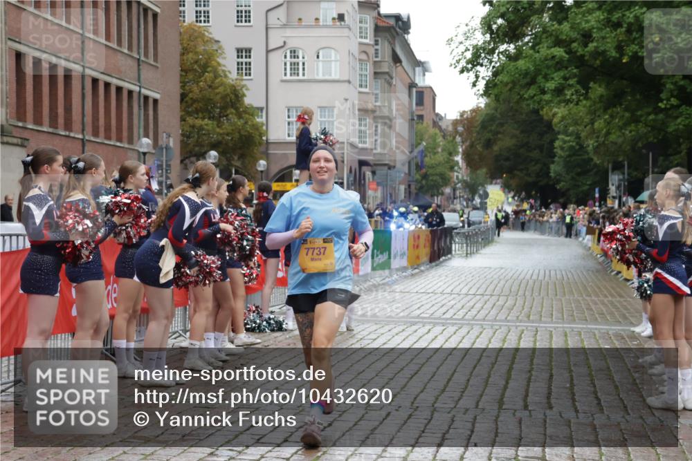 13.09.2026 - Kiel Lauf Yannick Fuchs http://msf.ph/oto/10432620 13.09.2026 11:23:04 Ziel 7737, 1305, 5917 meine-sportfotos.de