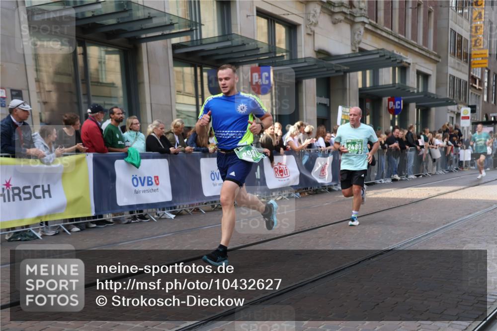 13.09.2026 - 21. swb-Marathon Bremen Strokosch-Dieckow http://msf.ph/oto/10432627 13.09.2026 13:12:12 Ziel 899, 1517, 2362, 2480, 3054, 3362, 3830, 4560, 4879, 5416, 6796, 7328, 8981, 9775, 9803, 493, 863, 2444, 2447, 2820, 3336, 3703, 3830, 4283, 4698, 5521, 5893, 5940, 6107, 6739, 7521, 7621, 13013 meine-sportfotos.de