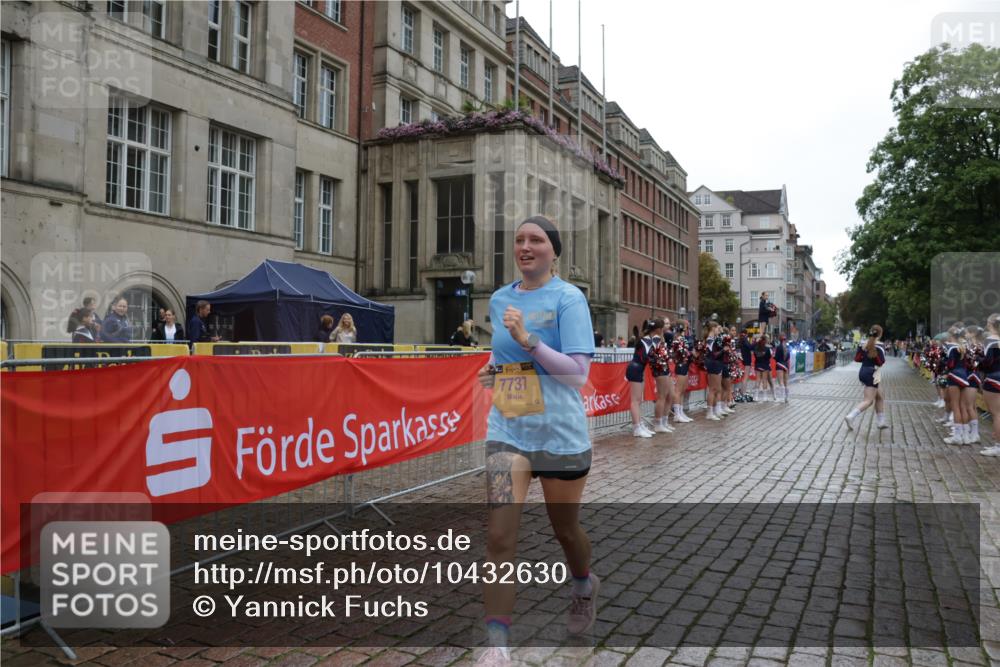 13.09.2026 - Kiel Lauf Yannick Fuchs http://msf.ph/oto/10432630 13.09.2026 11:23:07 Ziel 7737, 1305, 5917, 7737 meine-sportfotos.de
