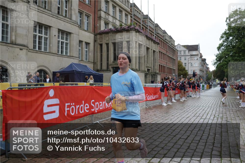 13.09.2026 - Kiel Lauf Yannick Fuchs http://msf.ph/oto/10432633 13.09.2026 11:23:07 Ziel 7737, 1305, 5917, 7737 meine-sportfotos.de