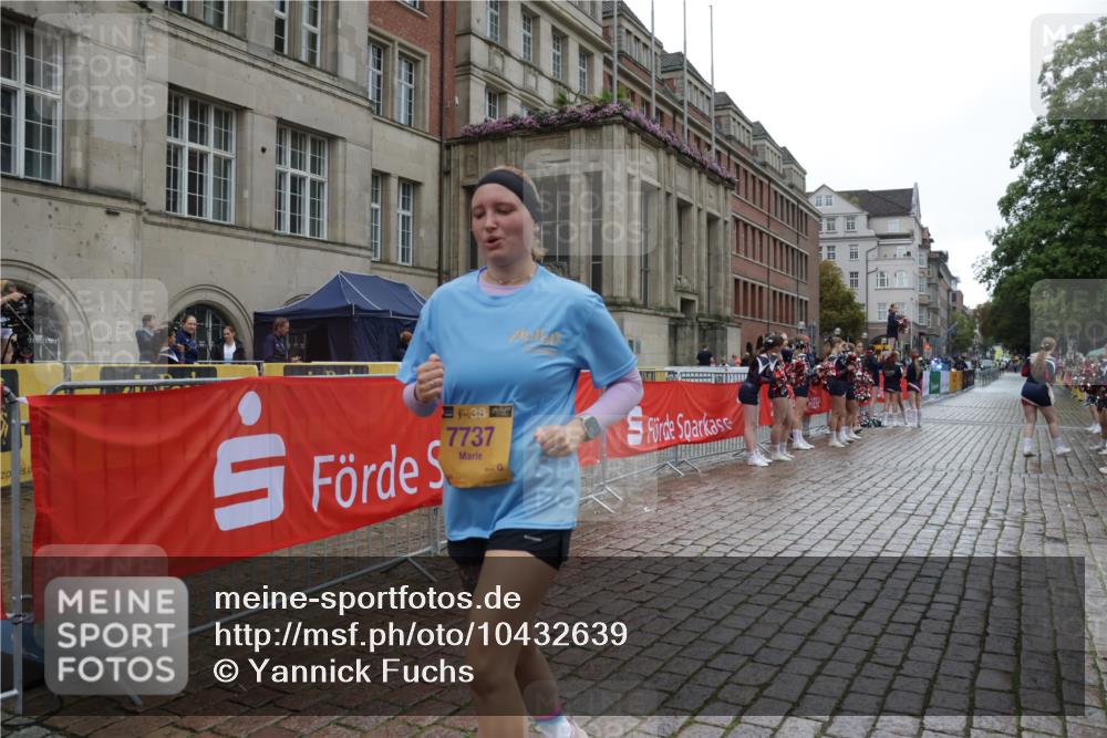 13.09.2026 - Kiel Lauf Yannick Fuchs http://msf.ph/oto/10432639 13.09.2026 11:23:07 Ziel 7737, 1305, 5917, 7737 meine-sportfotos.de