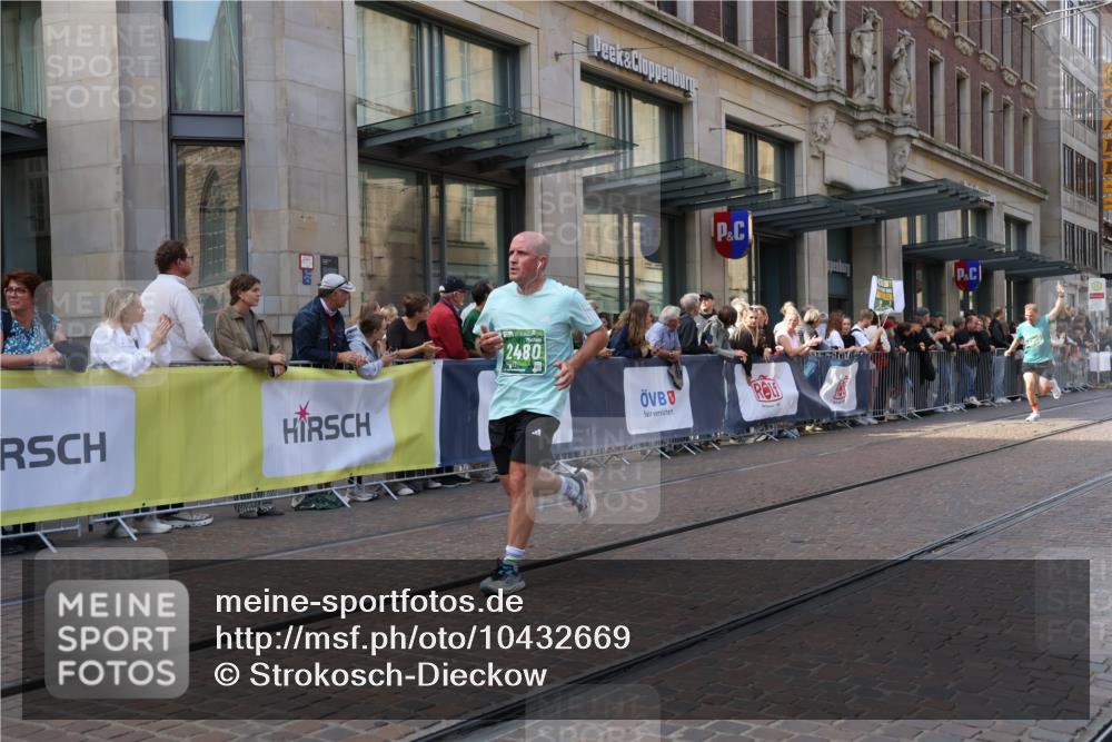 13.09.2026 - 21. swb-Marathon Bremen Strokosch-Dieckow http://msf.ph/oto/10432669 13.09.2026 13:12:13 Ziel 899, 1517, 2362, 2480, 3054, 3362, 4560, 4879, 5416, 6796, 7328, 8981, 9775, 9803, 493, 863, 2444, 2447, 2820, 3336, 3362, 3703, 3830, 4283, 4698, 5521, 5893, 5940, 6107, 6739, 7521, 7621, 13013 meine-sportfotos.de