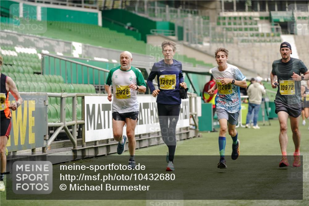 13.09.2026 - 21. swb-Marathon Bremen Michael Burmester http://msf.ph/oto/10432680 13.09.2026 10:24:00 Laufen im Stadion 10235, 10328, 10337, 10341, 10441, 10520, 10575, 10592, 10618, 10632, 10782, 10972, 11042, 11127, 11143, 11198, 11201, 11227, 11373, 11426, 11442, 11527, 11628, 11630, 11632, 11713, 11721, 11779, 11826, 11895, 11903, 12053, 12144, 12209, 12246, 12281, 12339, 12370, 12395, 12404, 12406, 12442, 12468, 12469, 12477, 12525, 13513, 13519, 13520, 13556, 13563, 13566, 13580, 13585, 13586, 13616, 13641, 13642, 10366, 13530 meine-sportfotos.de