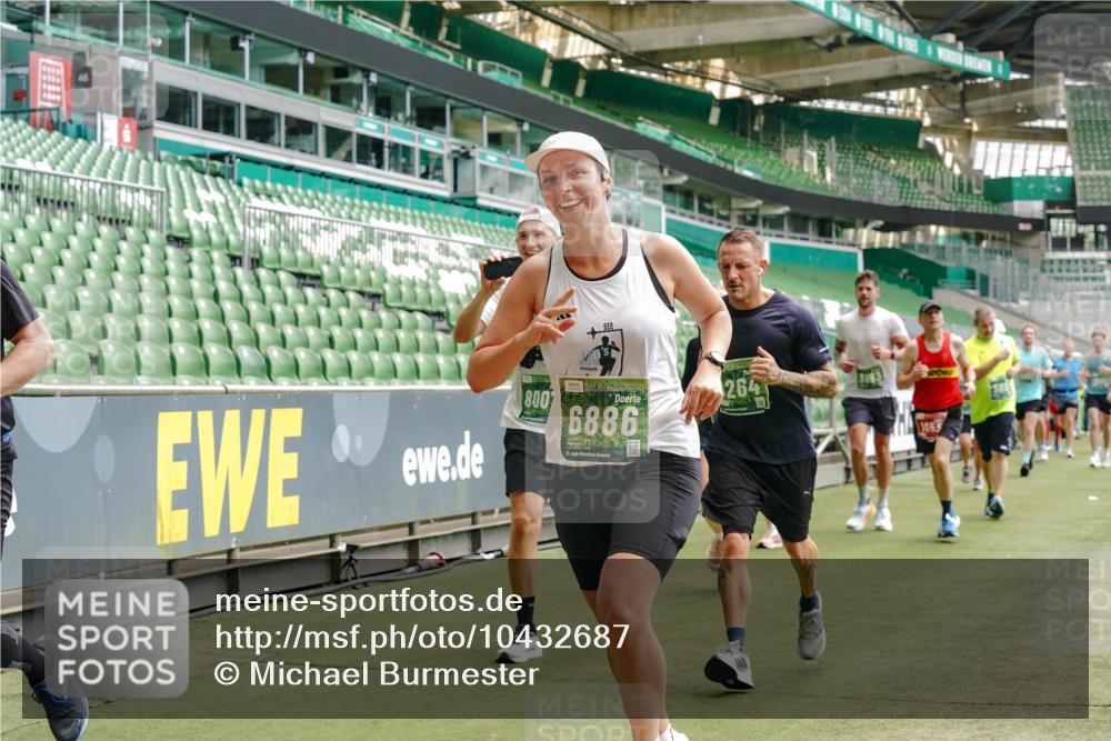 13.09.2026 - 21. swb-Marathon Bremen Michael Burmester http://msf.ph/oto/10432687 13.09.2026 13:04:44 Laufen im Stadion 178, 209, 210, 244, 323, 488, 534, 536, 565, 596, 647, 725, 881, 1073, 1239, 1243, 1307, 1308, 1343, 1373, 1456, 1458, 1479, 1627, 1649, 1653, 1656, 1687, 1771, 1780, 1914, 1932, 1941, 2023, 2089, 2126, 2223, 2241, 2301, 2369, 2430, 2434, 2452, 2602, 2625, 2723, 2742, 2764, 2851, 2867, 2872, 2891, 2910, 2919, 2934, 2957, 2959, 2977, 2985, 3028, 3030, 3217, 3278, 3320, 3343, 3402, 3419, 3425, 3444, 3454, 3485, 3510, 3521, 3579, 3597, 3618, 3796, 3846, 3859, 3909, 242 meine-sportfotos.de