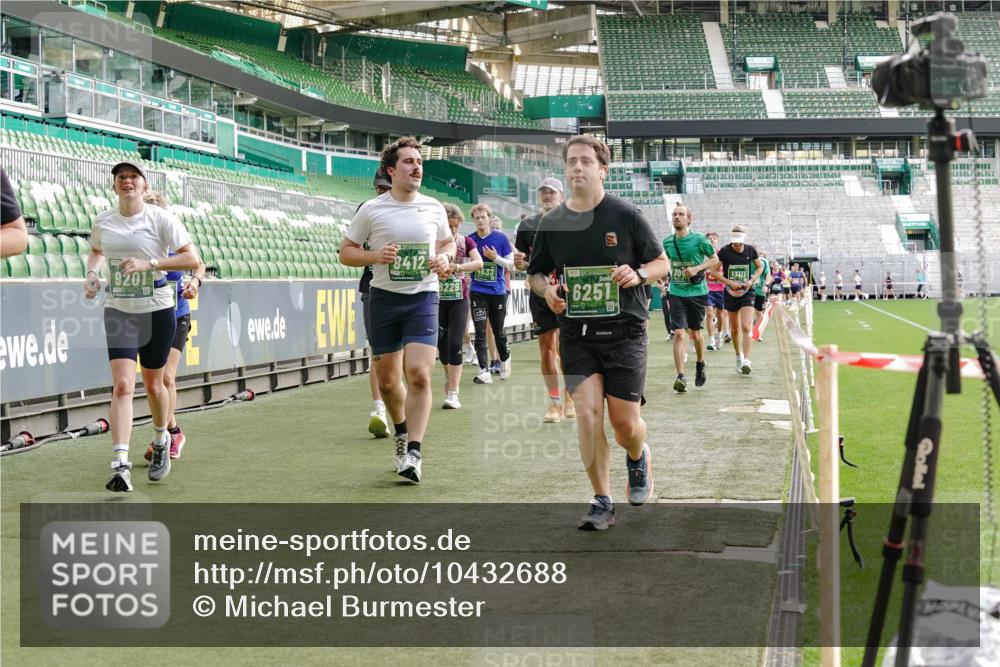13.09.2026 - 21. swb-Marathon Bremen Michael Burmester http://msf.ph/oto/10432688 13.09.2026 13:29:51 Laufen im Stadion 171, 220, 297, 405, 422, 476, 685, 729, 754, 767, 986, 1079, 1217, 1242, 1270, 1298, 1325, 1384, 1615, 1633, 1634, 1741, 1777, 1810, 1811, 1886, 1983, 2238, 2242, 2249, 2263, 2326, 2365, 2436, 2449, 2472, 2546, 2593, 2615, 2738, 2740, 2743, 2830, 2862, 2868, 2869, 2871, 2924, 2991, 2994, 3020, 3053, 3061, 3129, 3154, 3227, 3238, 3274, 3286, 3321, 3361, 3563, 3594, 3595, 3605, 3678, 3694, 3755, 3758, 3798, 3853, 3876, 3898, 3929, 3953, 3965, 3971, 3987, 4011, 4056 meine-sportfotos.de