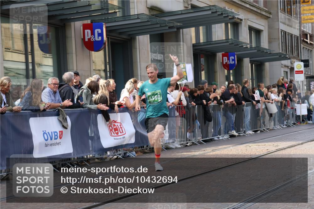 13.09.2026 - 21. swb-Marathon Bremen Strokosch-Dieckow http://msf.ph/oto/10432694 13.09.2026 13:12:15 Ziel 899, 1517, 2362, 2480, 3054, 3988, 4560, 4879, 5416, 6796, 7328, 8981, 9775, 9803, 13106, 493, 863, 2444, 2447, 2820, 3336, 3362, 3703, 3830, 4283, 4698, 5893, 5940, 6107, 6739, 7521, 7621, 13013 meine-sportfotos.de