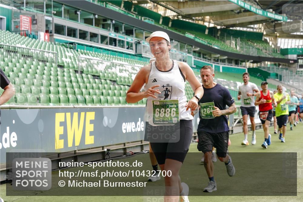 13.09.2026 - 21. swb-Marathon Bremen Michael Burmester http://msf.ph/oto/10432700 13.09.2026 13:04:44 Laufen im Stadion 178, 209, 210, 244, 323, 488, 534, 536, 565, 596, 647, 725, 881, 1073, 1239, 1243, 1307, 1308, 1343, 1373, 1456, 1458, 1479, 1627, 1649, 1653, 1656, 1687, 1771, 1780, 1914, 1932, 1941, 2023, 2089, 2126, 2223, 2241, 2301, 2369, 2430, 2434, 2452, 2602, 2625, 2723, 2742, 2764, 2851, 2867, 2872, 2891, 2910, 2919, 2934, 2957, 2959, 2977, 2985, 3028, 3030, 3217, 3278, 3320, 3343, 3402, 3419, 3425, 3444, 3454, 3485, 3510, 3521, 3579, 3597, 3618, 3796, 3846, 3859, 3909, 242 meine-sportfotos.de
