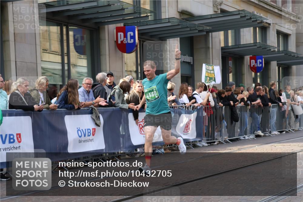 13.09.2026 - 21. swb-Marathon Bremen Strokosch-Dieckow http://msf.ph/oto/10432705 13.09.2026 13:12:15 Ziel 899, 1517, 2362, 2480, 3054, 3988, 4560, 4879, 5416, 6796, 7328, 8981, 9775, 9803, 13106, 493, 863, 2444, 2447, 2820, 3336, 3362, 3703, 3830, 4283, 4698, 5893, 5940, 6107, 6739, 7521, 7621, 13013 meine-sportfotos.de