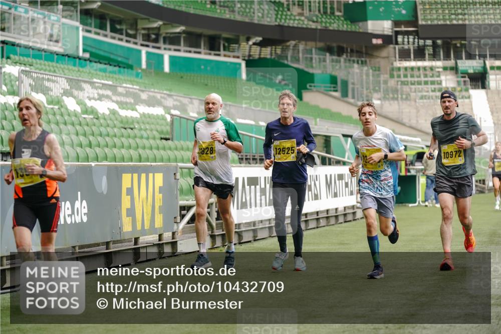 13.09.2026 - 21. swb-Marathon Bremen Michael Burmester http://msf.ph/oto/10432709 13.09.2026 10:24:01 Laufen im Stadion 10235, 10328, 10337, 10341, 10441, 10520, 10575, 10592, 10618, 10632, 10775, 10782, 10972, 11042, 11127, 11143, 11198, 11201, 11227, 11373, 11426, 11442, 11527, 11628, 11630, 11632, 11713, 11721, 11779, 11826, 11895, 11903, 12053, 12144, 12209, 12246, 12281, 12339, 12370, 12395, 12404, 12406, 12442, 12468, 12469, 12477, 12525, 13513, 13519, 13520, 13556, 13563, 13566, 13580, 13585, 13586, 13616, 13641, 13642, 10366, 13530 meine-sportfotos.de
