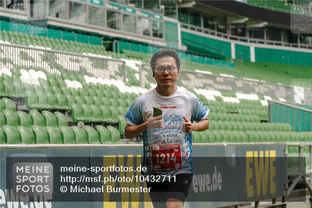 13.09.2026 - 21. swb-Marathon Bremen Michael Burmester http://msf.ph/oto/10432711 13.09.2026 12:30:33 Laufen im Stadion 314, 520, 547, 858, 934, 1168, 1214, 1357, 1453, 1639, 4474, 5212, 6485, 8285, 103, 206, 238, 322, 420, 841, 875, 1161, 1352, 1840, 1917, 2032, 3662, 4264 meine-sportfotos.de