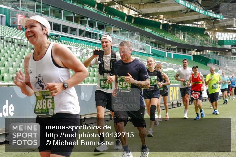 13.09.2026 - 21. swb-Marathon Bremen Michael Burmester http://msf.ph/oto/10432715 13.09.2026 13:04:45 Laufen im Stadion 178, 209, 210, 244, 323, 488, 534, 536, 565, 596, 647, 725, 881, 900, 1073, 1239, 1243, 1307, 1308, 1343, 1373, 1456, 1458, 1479, 1627, 1649, 1653, 1656, 1687, 1771, 1780, 1914, 1932, 1941, 2023, 2089, 2126, 2223, 2241, 2301, 2369, 2430, 2434, 2452, 2602, 2625, 2723, 2742, 2764, 2851, 2867, 2872, 2891, 2910, 2919, 2934, 2957, 2959, 2977, 2985, 3028, 3030, 3217, 3278, 3320, 3343, 3402, 3419, 3425, 3444, 3454, 3485, 3510, 3521, 3579, 3597, 3618, 3796, 3846, 3859, 3909, 242 meine-sportfotos.de