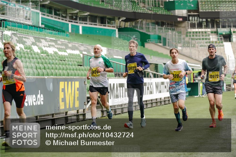 13.09.2026 - 21. swb-Marathon Bremen Michael Burmester http://msf.ph/oto/10432724 13.09.2026 10:24:01 Laufen im Stadion 10235, 10328, 10337, 10341, 10441, 10520, 10575, 10592, 10618, 10632, 10775, 10782, 10972, 11042, 11127, 11143, 11198, 11201, 11227, 11373, 11426, 11442, 11527, 11628, 11630, 11632, 11713, 11721, 11779, 11826, 11895, 11903, 12053, 12144, 12209, 12246, 12281, 12339, 12370, 12395, 12404, 12406, 12442, 12468, 12469, 12477, 12525, 13513, 13519, 13520, 13556, 13563, 13566, 13580, 13585, 13586, 13616, 13641, 13642, 10366, 13530 meine-sportfotos.de