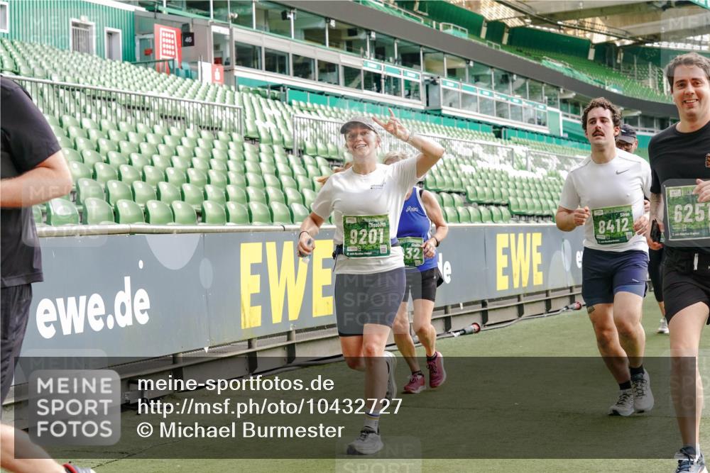 13.09.2026 - 21. swb-Marathon Bremen Michael Burmester http://msf.ph/oto/10432727 13.09.2026 13:29:52 Laufen im Stadion 171, 220, 297, 405, 422, 476, 685, 729, 754, 767, 986, 1079, 1217, 1242, 1270, 1298, 1325, 1384, 1615, 1633, 1634, 1741, 1777, 1810, 1811, 1886, 1983, 2238, 2242, 2249, 2263, 2326, 2365, 2436, 2449, 2472, 2546, 2593, 2615, 2738, 2740, 2743, 2830, 2862, 2868, 2869, 2871, 2918, 2924, 2991, 2994, 3020, 3053, 3129, 3154, 3227, 3238, 3274, 3286, 3321, 3361, 3563, 3594, 3595, 3605, 3678, 3694, 3755, 3758, 3798, 3853, 3876, 3898, 3929, 3953, 3965, 3971, 3987, 4011, 4056 meine-sportfotos.de