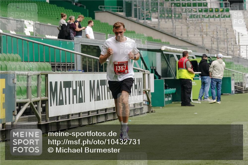 13.09.2026 - 21. swb-Marathon Bremen Michael Burmester http://msf.ph/oto/10432731 13.09.2026 12:30:39 Laufen im Stadion 314, 520, 547, 858, 934, 1168, 1214, 1357, 1453, 1639, 4474, 5212, 6485, 6507, 8285, 103, 206, 238, 322, 420, 553, 841, 875, 1161, 1352, 1724, 1840, 1917, 2032, 3662, 4264 meine-sportfotos.de