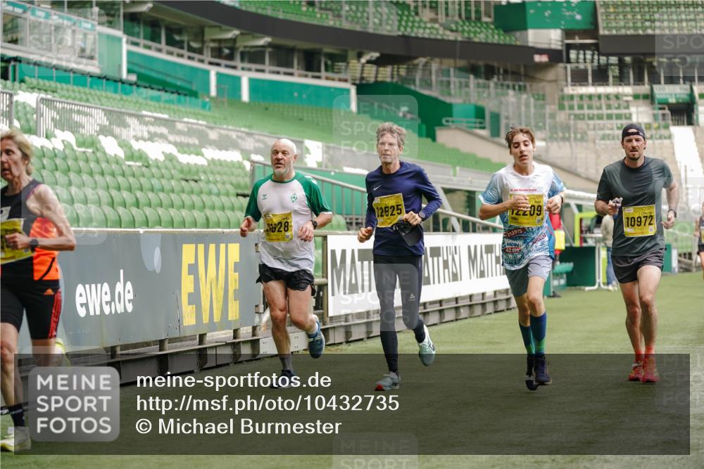 13.09.2026 - 21. swb-Marathon Bremen Michael Burmester http://msf.ph/oto/10432735 13.09.2026 10:24:01 Laufen im Stadion 10235, 10328, 10337, 10341, 10441, 10520, 10575, 10592, 10618, 10632, 10775, 10782, 10972, 11042, 11127, 11143, 11198, 11201, 11227, 11373, 11426, 11442, 11527, 11628, 11630, 11632, 11713, 11721, 11779, 11826, 11895, 11903, 12053, 12144, 12209, 12246, 12281, 12339, 12370, 12395, 12404, 12406, 12442, 12468, 12469, 12477, 12525, 13513, 13519, 13520, 13556, 13563, 13566, 13580, 13585, 13586, 13616, 13641, 13642, 10366, 13530 meine-sportfotos.de