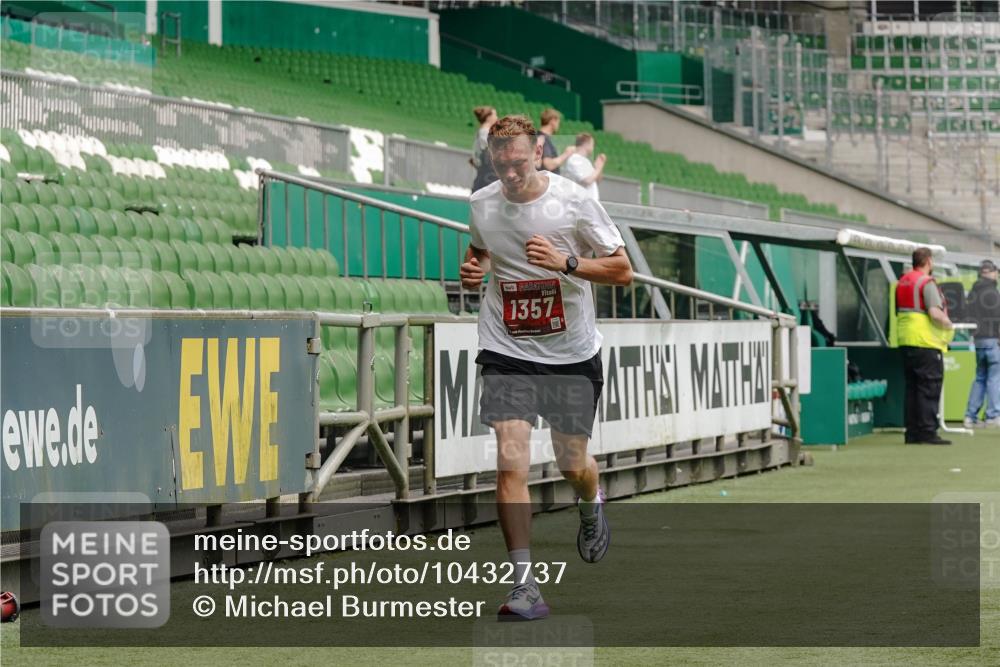 13.09.2026 - 21. swb-Marathon Bremen Michael Burmester http://msf.ph/oto/10432737 13.09.2026 12:30:40 Laufen im Stadion 314, 520, 547, 573, 858, 1168, 1214, 1357, 1453, 1639, 4474, 5212, 6485, 6507, 8285, 103, 206, 238, 322, 420, 553, 841, 875, 1161, 1352, 1724, 1917, 2032, 3662, 4264 meine-sportfotos.de
