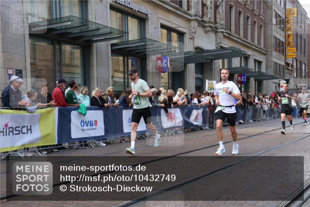 13.09.2026 - 21. swb-Marathon Bremen Strokosch-Dieckow http://msf.ph/oto/10432749 13.09.2026 13:12:20 Ziel 899, 1517, 2350, 2362, 2480, 3054, 3988, 4560, 4605, 4879, 5416, 6796, 8029, 9775, 9803, 13106, 493, 899, 2444, 2447, 2820, 3336, 3362, 3703, 3830, 4283, 5940, 6107, 6739, 7328, 7521, 7621, 8981, 13013 meine-sportfotos.de