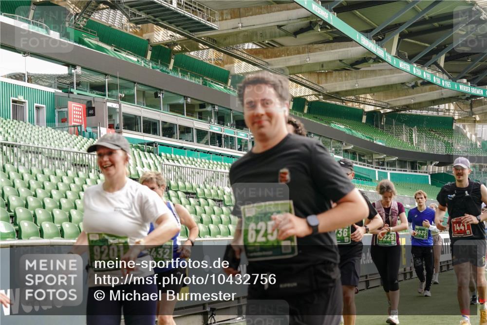 13.09.2026 - 21. swb-Marathon Bremen Michael Burmester http://msf.ph/oto/10432756 13.09.2026 13:29:53 Laufen im Stadion 171, 220, 297, 405, 422, 476, 685, 729, 754, 767, 986, 1079, 1217, 1242, 1270, 1298, 1325, 1384, 1615, 1633, 1634, 1741, 1777, 1810, 1811, 1886, 1983, 2238, 2242, 2249, 2263, 2326, 2365, 2436, 2449, 2472, 2546, 2593, 2615, 2738, 2740, 2743, 2830, 2862, 2868, 2869, 2871, 2918, 2924, 2991, 2994, 3020, 3053, 3129, 3154, 3227, 3238, 3274, 3286, 3321, 3361, 3563, 3594, 3595, 3605, 3678, 3755, 3758, 3798, 3853, 3876, 3898, 3929, 3953, 3965, 3971, 3987, 4011, 4056 meine-sportfotos.de