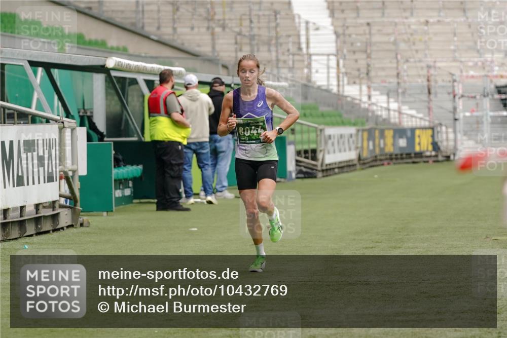 13.09.2026 - 21. swb-Marathon Bremen Michael Burmester http://msf.ph/oto/10432769 13.09.2026 12:30:51 Laufen im Stadion 314, 417, 520, 573, 1168, 1214, 1357, 1453, 1639, 4474, 5212, 6485, 6507, 8285, 103, 206, 238, 322, 358, 420, 553, 574, 841, 875, 1161, 1253, 1256, 1352, 1525, 1724, 1783, 1917, 2032, 3662, 4264 meine-sportfotos.de