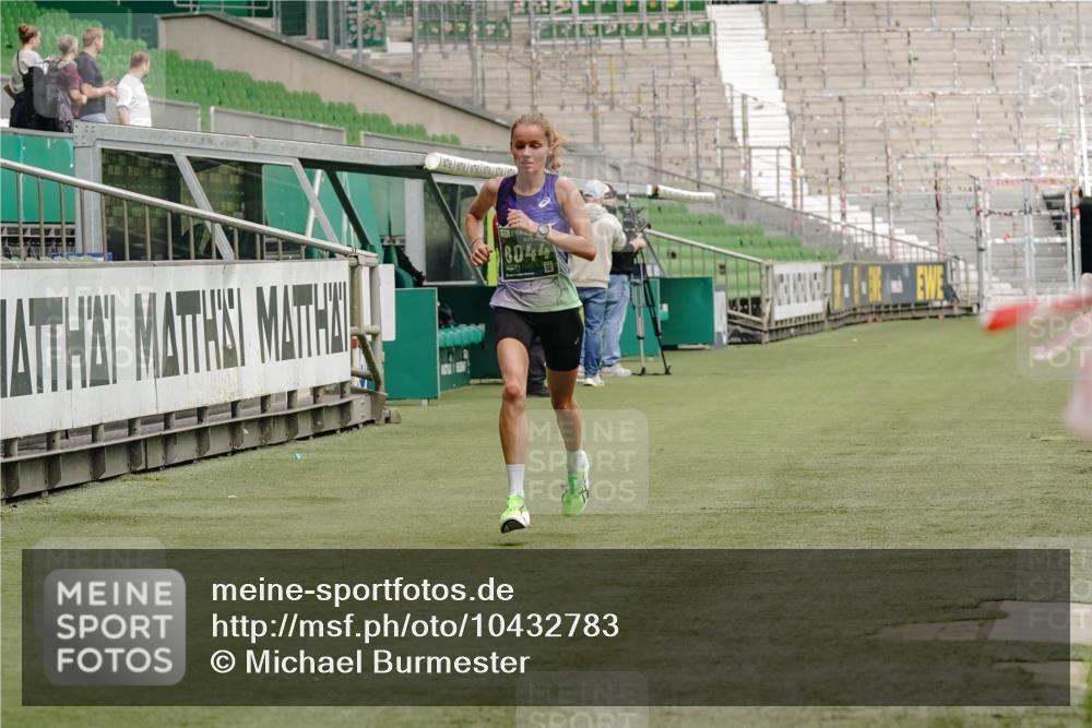 13.09.2026 - 21. swb-Marathon Bremen Michael Burmester http://msf.ph/oto/10432783 13.09.2026 12:30:52 Laufen im Stadion 314, 417, 520, 573, 1168, 1214, 1357, 1453, 1639, 4474, 5212, 6485, 6507, 8285, 103, 206, 238, 322, 358, 420, 553, 574, 841, 1161, 1253, 1256, 1352, 1525, 1724, 1783, 1917, 2032, 3662, 4264 meine-sportfotos.de