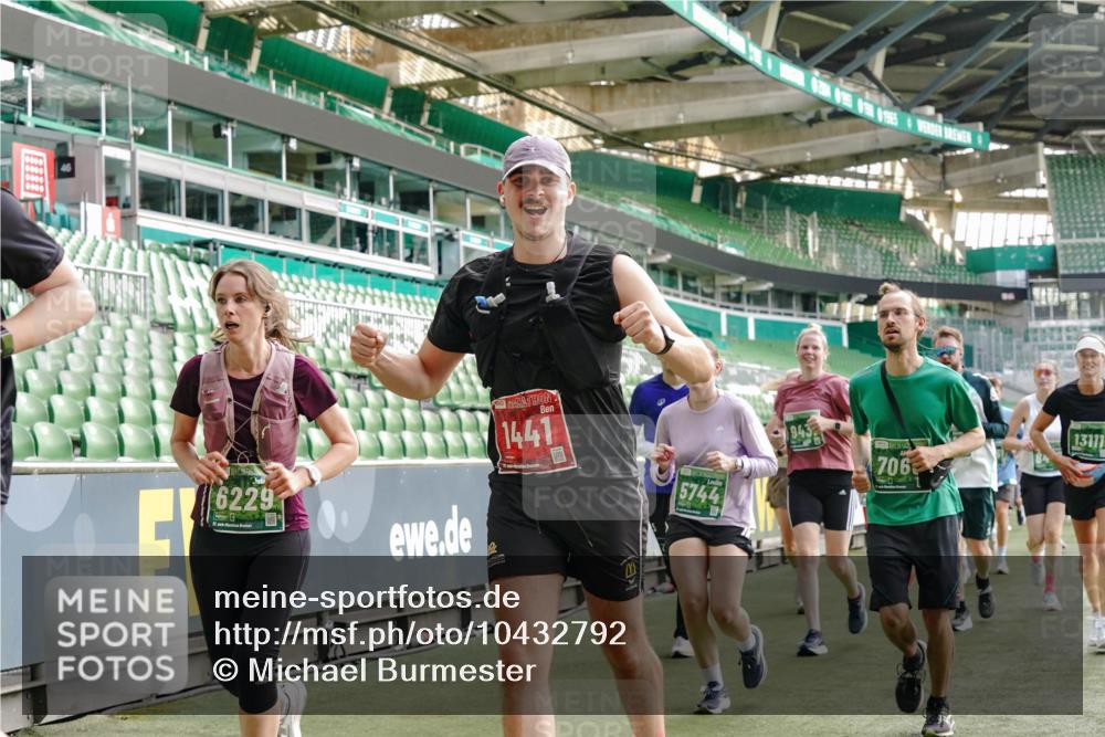 13.09.2026 - 21. swb-Marathon Bremen Michael Burmester http://msf.ph/oto/10432792 13.09.2026 13:29:55 Laufen im Stadion 171, 220, 297, 405, 422, 476, 685, 729, 754, 767, 806, 986, 1079, 1217, 1242, 1270, 1325, 1384, 1615, 1633, 1634, 1741, 1777, 1810, 1811, 1886, 1983, 2238, 2242, 2249, 2263, 2326, 2365, 2436, 2449, 2472, 2546, 2593, 2615, 2738, 2740, 2743, 2830, 2862, 2868, 2869, 2871, 2918, 2924, 2991, 2994, 3020, 3053, 3129, 3154, 3227, 3238, 3274, 3286, 3321, 3361, 3563, 3594, 3595, 3605, 3678, 3755, 3758, 3798, 3853, 3876, 3898, 3929, 3953, 3965, 3971, 3987, 4011, 4056 meine-sportfotos.de