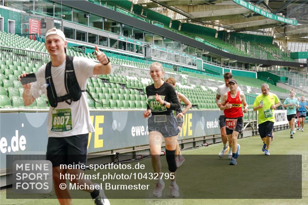 13.09.2026 - 21. swb-Marathon Bremen Michael Burmester http://msf.ph/oto/10432795 13.09.2026 13:04:46 Laufen im Stadion 178, 209, 210, 244, 323, 488, 534, 536, 565, 596, 647, 725, 881, 900, 1073, 1239, 1243, 1307, 1308, 1343, 1373, 1456, 1458, 1479, 1627, 1649, 1653, 1656, 1687, 1771, 1780, 1914, 1932, 1941, 2023, 2089, 2126, 2223, 2241, 2301, 2369, 2430, 2434, 2452, 2602, 2625, 2723, 2742, 2764, 2851, 2867, 2872, 2891, 2910, 2919, 2934, 2957, 2959, 2977, 2985, 3028, 3030, 3217, 3278, 3320, 3343, 3402, 3419, 3425, 3444, 3454, 3485, 3510, 3521, 3579, 3597, 3618, 3796, 3846, 3859, 3909, 242 meine-sportfotos.de