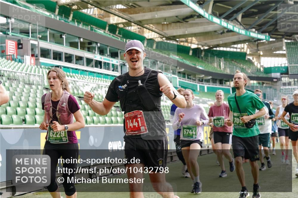 13.09.2026 - 21. swb-Marathon Bremen Michael Burmester http://msf.ph/oto/10432798 13.09.2026 13:29:55 Laufen im Stadion 171, 220, 297, 405, 422, 476, 685, 729, 754, 767, 806, 986, 1079, 1217, 1242, 1270, 1325, 1384, 1615, 1633, 1634, 1741, 1777, 1810, 1811, 1886, 1983, 2238, 2242, 2249, 2263, 2326, 2365, 2436, 2449, 2472, 2546, 2593, 2615, 2738, 2740, 2743, 2830, 2862, 2868, 2869, 2871, 2918, 2924, 2991, 2994, 3020, 3053, 3129, 3154, 3227, 3238, 3274, 3286, 3321, 3361, 3563, 3594, 3595, 3605, 3678, 3755, 3758, 3798, 3853, 3876, 3898, 3929, 3953, 3965, 3971, 3987, 4011, 4056 meine-sportfotos.de