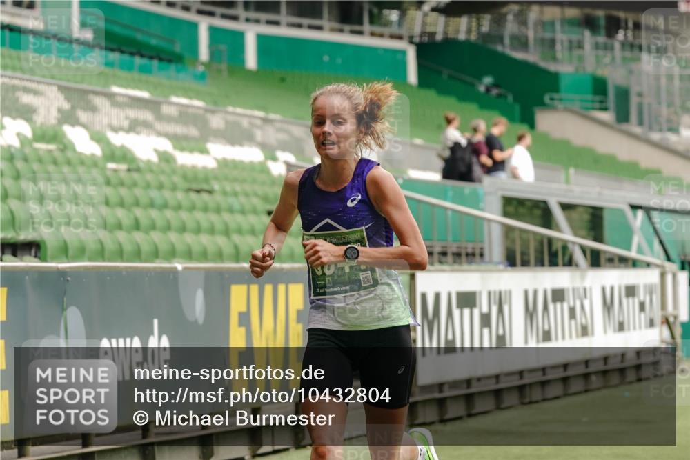 13.09.2026 - 21. swb-Marathon Bremen Michael Burmester http://msf.ph/oto/10432804 13.09.2026 12:30:55 Laufen im Stadion 314, 417, 573, 1168, 1214, 1357, 1453, 1639, 4474, 5212, 6485, 6507, 8285, 103, 206, 238, 322, 358, 420, 553, 574, 841, 1161, 1253, 1256, 1352, 1525, 1724, 1783, 1917, 2032, 3662, 4264 meine-sportfotos.de