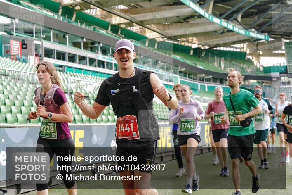13.09.2026 - 21. swb-Marathon Bremen Michael Burmester http://msf.ph/oto/10432807 13.09.2026 13:29:55 Laufen im Stadion 171, 220, 297, 405, 422, 476, 685, 729, 754, 767, 806, 986, 1079, 1217, 1242, 1270, 1325, 1384, 1615, 1633, 1634, 1741, 1777, 1810, 1811, 1886, 1983, 2238, 2242, 2249, 2263, 2326, 2365, 2436, 2449, 2472, 2546, 2593, 2615, 2738, 2740, 2743, 2830, 2862, 2868, 2869, 2871, 2918, 2924, 2991, 2994, 3020, 3053, 3129, 3154, 3227, 3238, 3274, 3286, 3321, 3361, 3563, 3594, 3595, 3605, 3678, 3755, 3758, 3798, 3853, 3876, 3898, 3929, 3953, 3965, 3971, 3987, 4011, 4056 meine-sportfotos.de