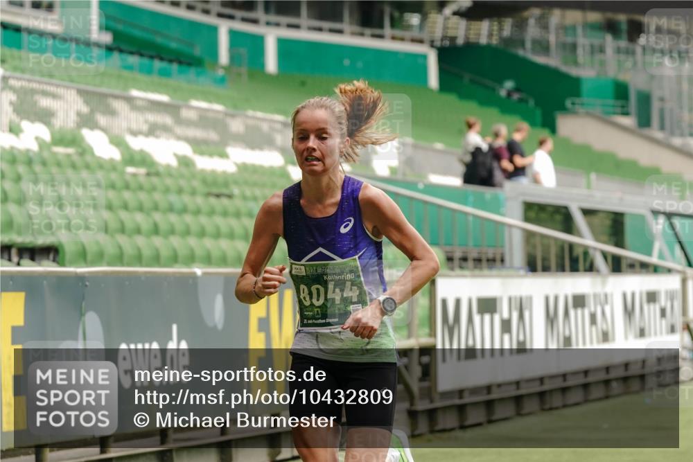 13.09.2026 - 21. swb-Marathon Bremen Michael Burmester http://msf.ph/oto/10432809 13.09.2026 12:30:55 Laufen im Stadion 314, 417, 573, 1168, 1214, 1357, 1453, 1639, 4474, 5212, 6485, 6507, 8285, 103, 206, 238, 322, 358, 420, 553, 574, 841, 1161, 1253, 1256, 1352, 1525, 1724, 1783, 1917, 2032, 3662, 4264 meine-sportfotos.de