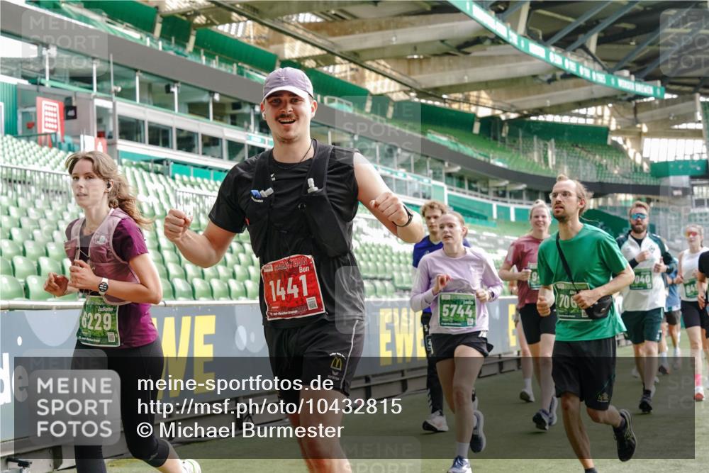13.09.2026 - 21. swb-Marathon Bremen Michael Burmester http://msf.ph/oto/10432815 13.09.2026 13:29:55 Laufen im Stadion 171, 220, 297, 405, 422, 476, 685, 729, 754, 767, 806, 986, 1079, 1217, 1242, 1270, 1325, 1384, 1615, 1633, 1634, 1741, 1777, 1810, 1811, 1886, 1983, 2238, 2242, 2249, 2263, 2326, 2365, 2436, 2449, 2472, 2546, 2593, 2615, 2738, 2740, 2743, 2830, 2862, 2868, 2869, 2871, 2918, 2924, 2991, 2994, 3020, 3053, 3129, 3154, 3227, 3238, 3274, 3286, 3321, 3361, 3563, 3594, 3595, 3605, 3678, 3755, 3758, 3798, 3853, 3876, 3898, 3929, 3953, 3965, 3971, 3987, 4011, 4056 meine-sportfotos.de