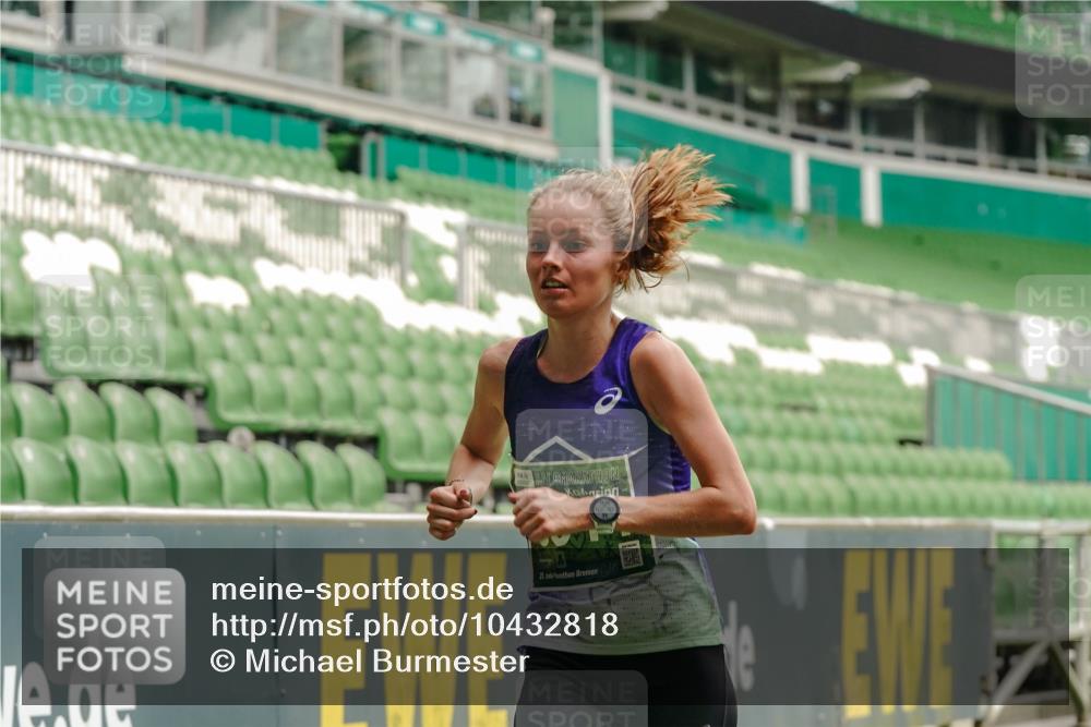 13.09.2026 - 21. swb-Marathon Bremen Michael Burmester http://msf.ph/oto/10432818 13.09.2026 12:30:55 Laufen im Stadion 314, 417, 573, 1168, 1214, 1357, 1453, 1639, 4474, 5212, 6485, 6507, 8285, 103, 206, 238, 322, 358, 420, 553, 574, 841, 1161, 1253, 1256, 1352, 1525, 1724, 1783, 1917, 2032, 3662, 4264 meine-sportfotos.de