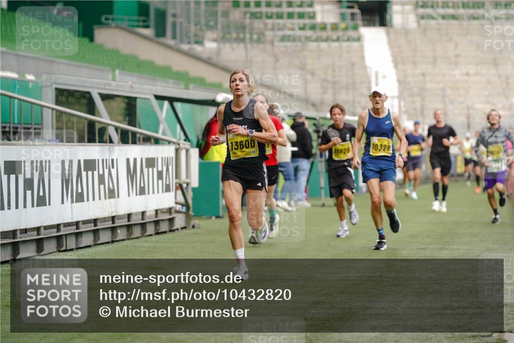 13.09.2026 - 21. swb-Marathon Bremen Michael Burmester http://msf.ph/oto/10432820 13.09.2026 10:24:07 Laufen im Stadion 10235, 10328, 10337, 10341, 10520, 10575, 10592, 10593, 10618, 10632, 10775, 10782, 10972, 11042, 11127, 11143, 11198, 11201, 11227, 11373, 11375, 11426, 11442, 11527, 11607, 11628, 11630, 11632, 11704, 11713, 11721, 11779, 11826, 11895, 11903, 12053, 12144, 12209, 12246, 12281, 12339, 12370, 12395, 12404, 12406, 12426, 12442, 12468, 12469, 12477, 12525, 13513, 13520, 13556, 13563, 13566, 13580, 13585, 13586, 13616, 13642 meine-sportfotos.de